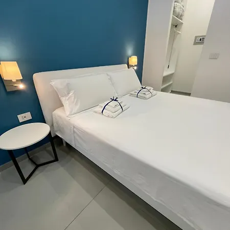 Casa E Bottega مانفريدونيا